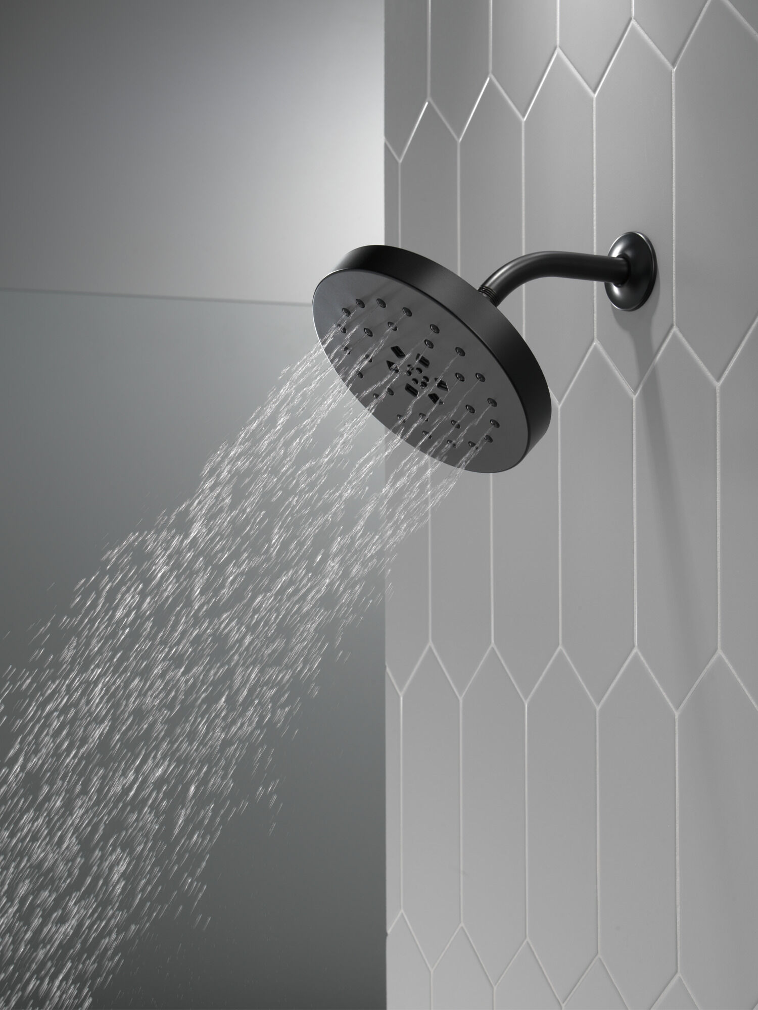 52488-BL H2Okinetic® 4-х позиционная душевая лейка с UltraSoak ™ Delta Faucet Universal Showering Матовый черный  - Вид №4