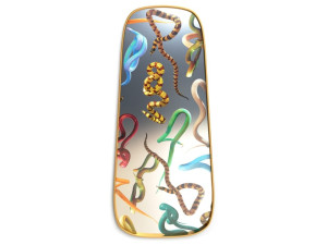 Настенное зеркало в рамке