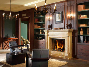 Встроенный дровяной камин на стене