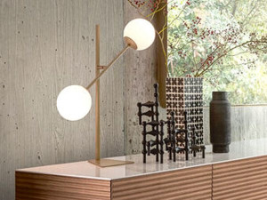 Окрашенная металлическая регулируемая настольная лампа