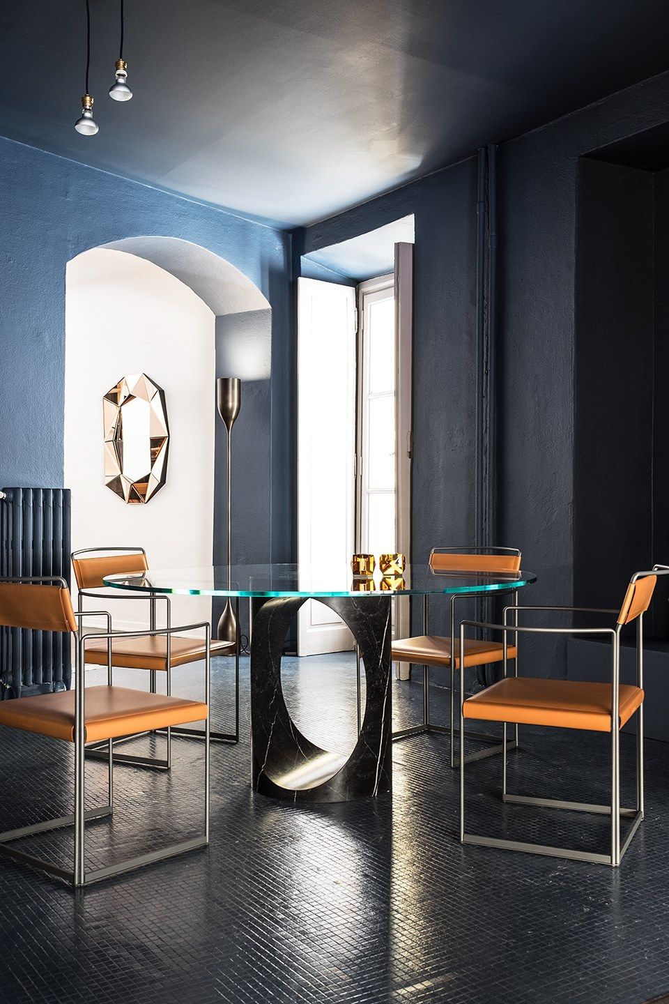 Круглый мраморный стол и хрустальная столешница EPÒNIMO Roll ARCH-00024210 - Вид №5