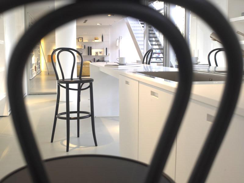 TON Высокий деревянный табурет в современном стиле со спинкой и подставкой для ног sun-id-1420867 - Вид №1