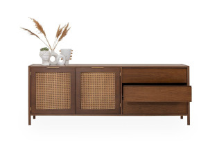 Деревянная и плетеная мебель с распашными дверцами и ящиками