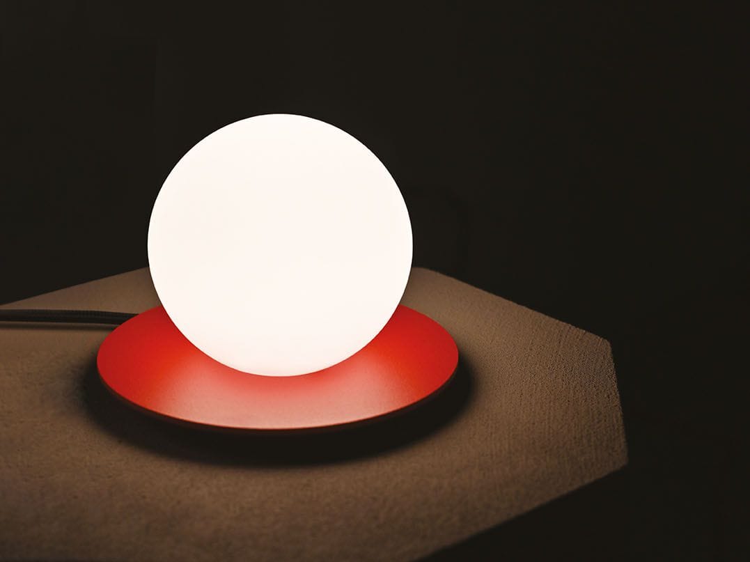 Светодиодная настольная лампа AXOLIGHT Kiss ARCH-00064993