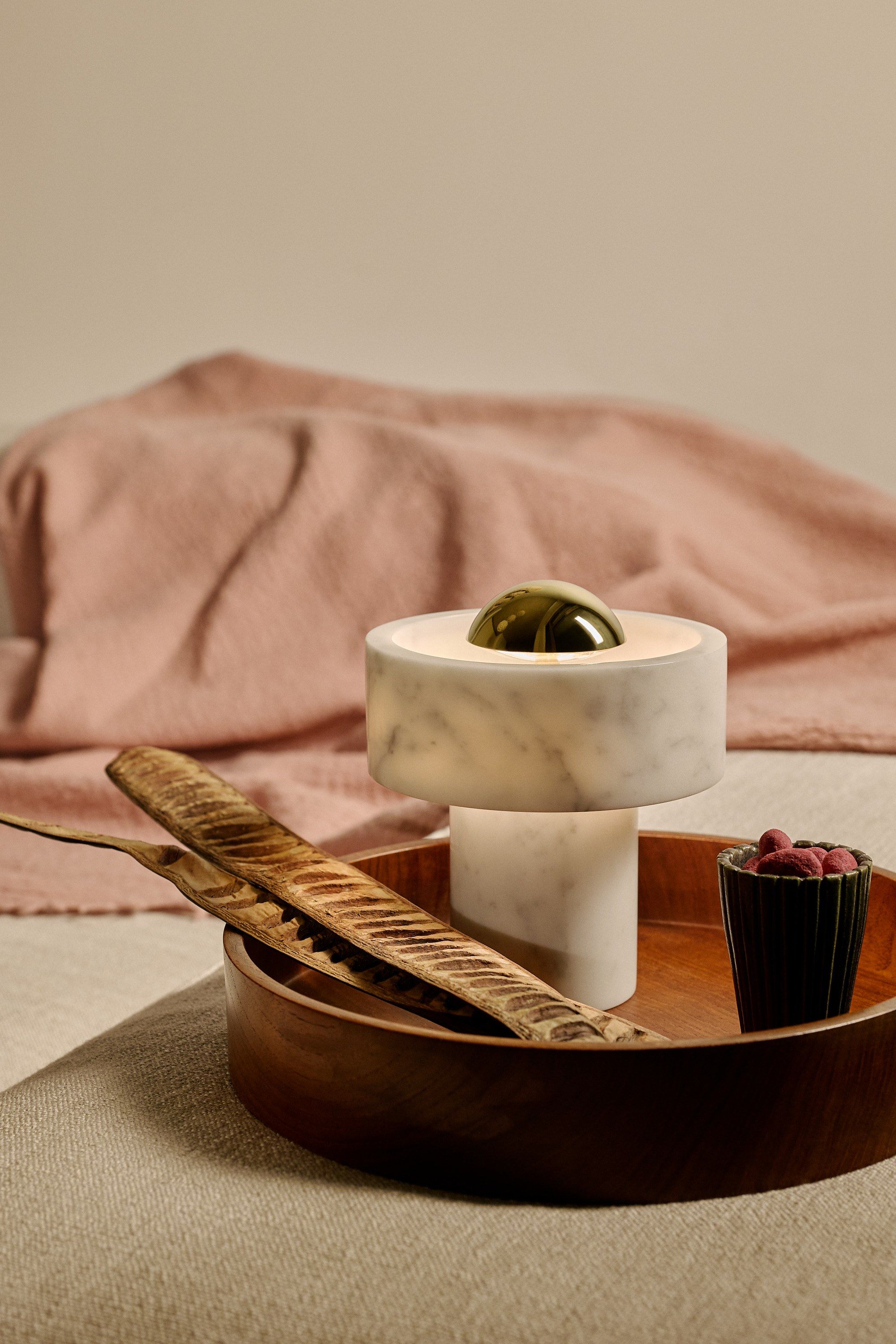 Мраморная настольная лампа с батарейным питанием Tom Dixon Stone ARCH-00060913 - Вид №11