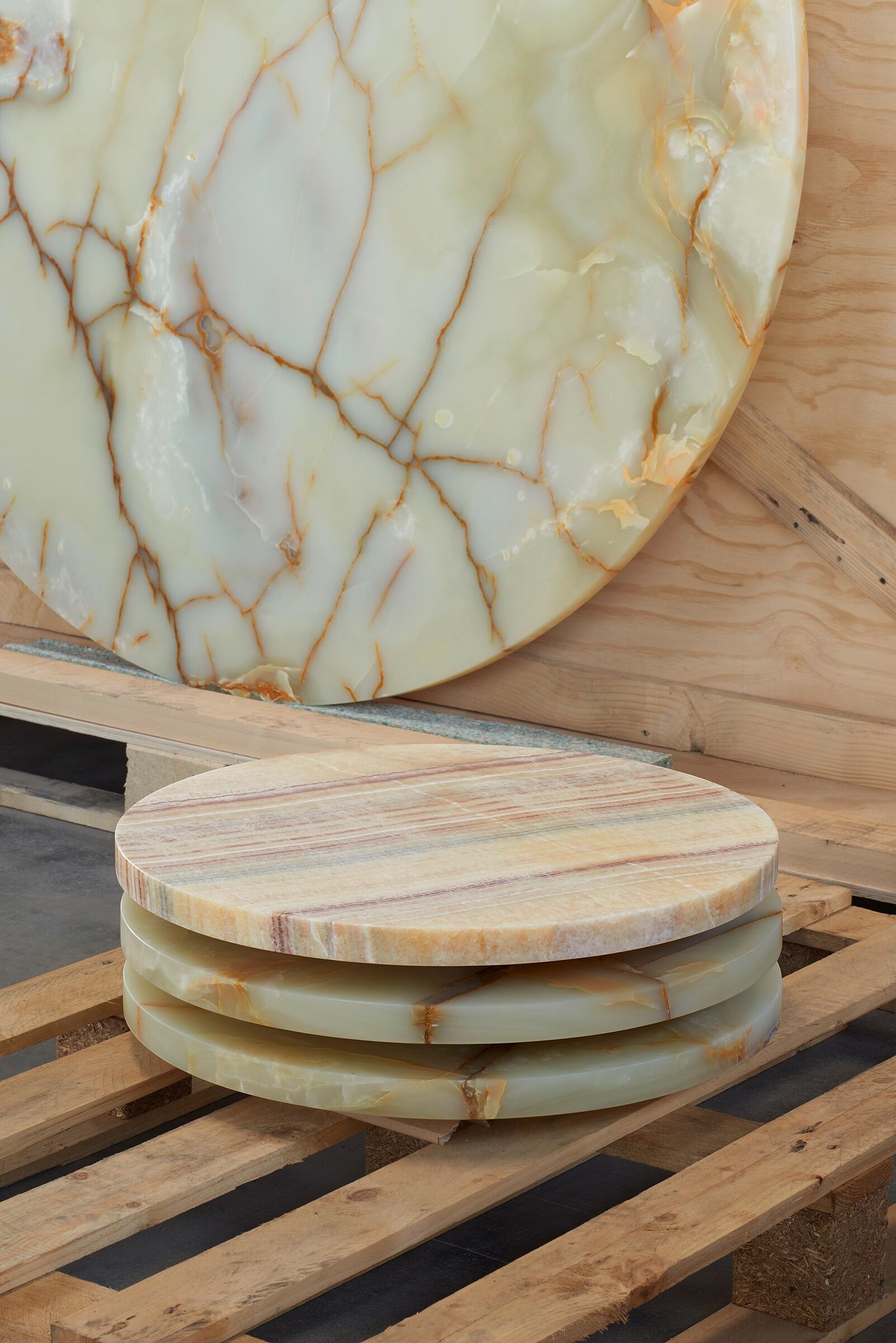 Круглый стол из оникса и стали e15 HIROKI ONYX ARCH-00068866 - Вид №6