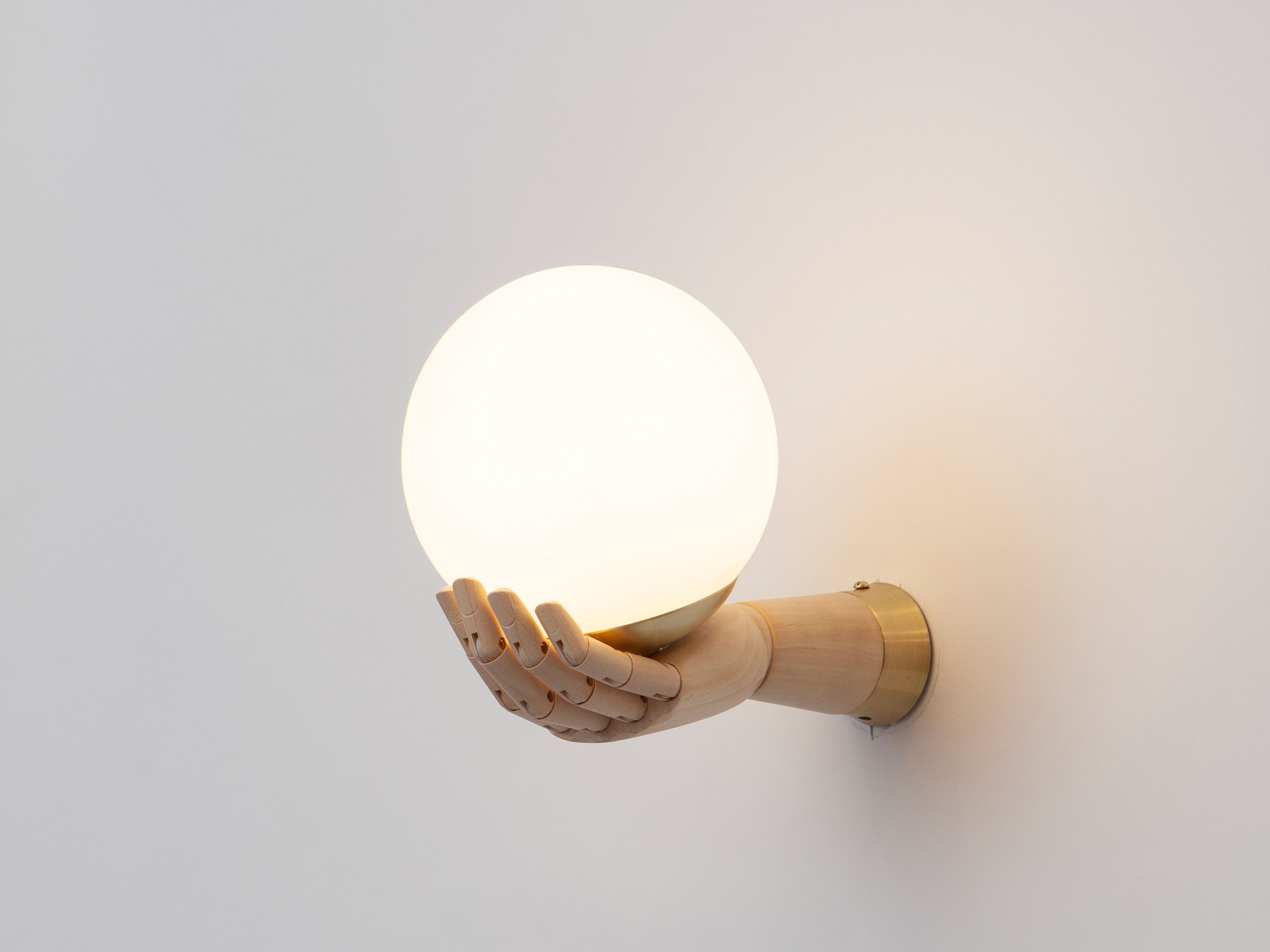 Деревянный настенный светильник ICI ET LÀ Manos ARCH-00074300