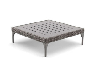 Низкий квадратный садовый стол в HPL