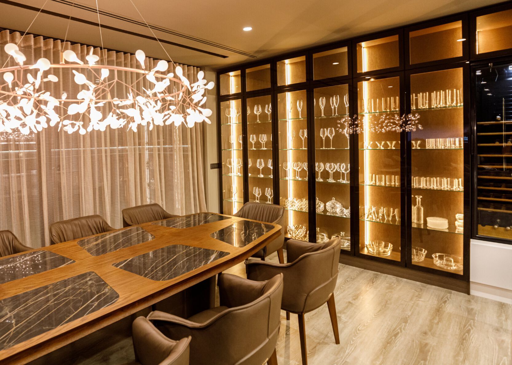 Витрина из дерева и стекла со встроенным освещением ABLE LUXOR ARCH-00023552 - Вид №3