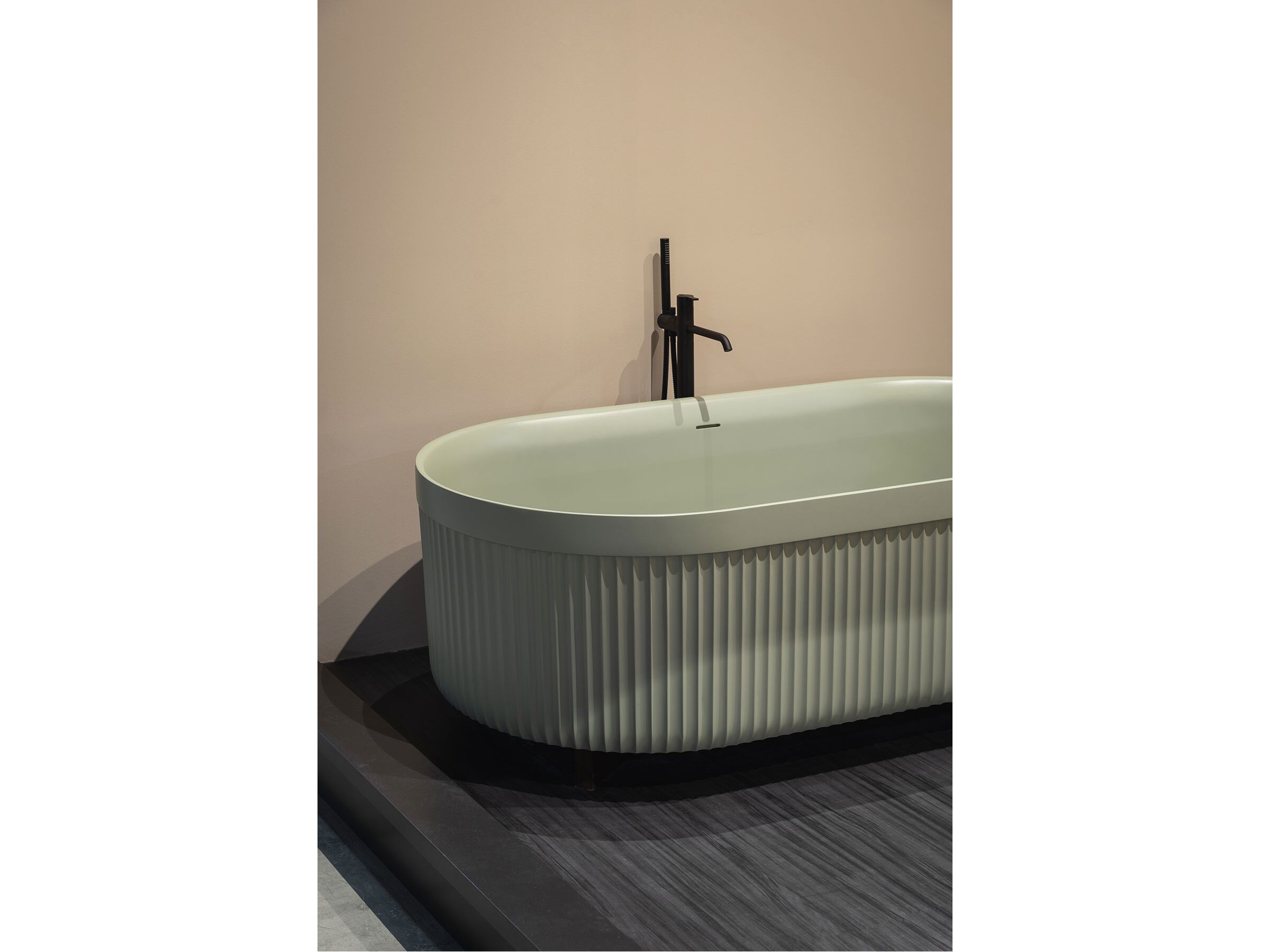 Овальная ванна в центре комнаты Inbani Heritage ARCH-00014557 - Вид №3