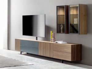 Оборудованная стена