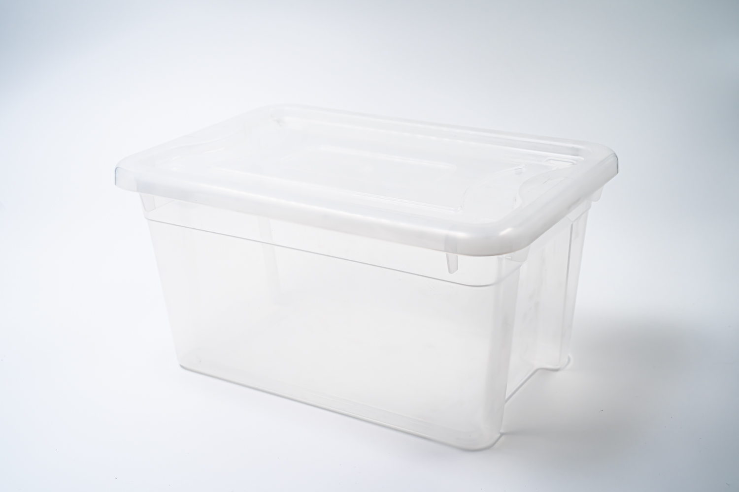 kont8-1 Контейнер бытовой с крышкой 4,5 L. 280х190х140 (прозрачный) Цветочная коллекция 