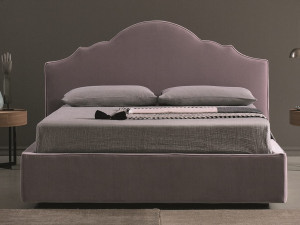 Двуспальная кровать с мягкой тканью