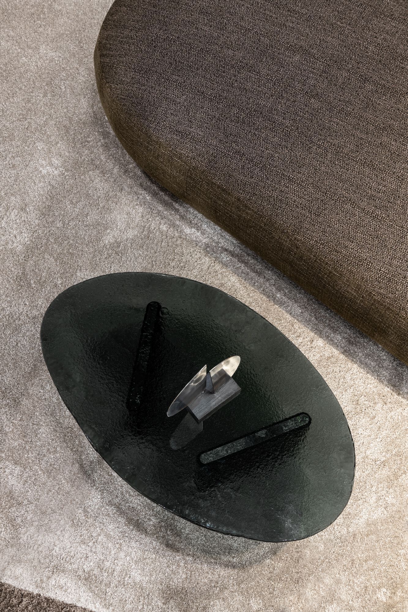 Низкий овальный журнальный столик из литого стекла MisuraEmme STOWE ARCH-00120847 - Вид №2