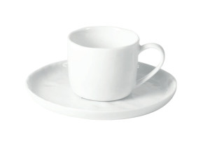 Фарфоровая чашка с блюдцем