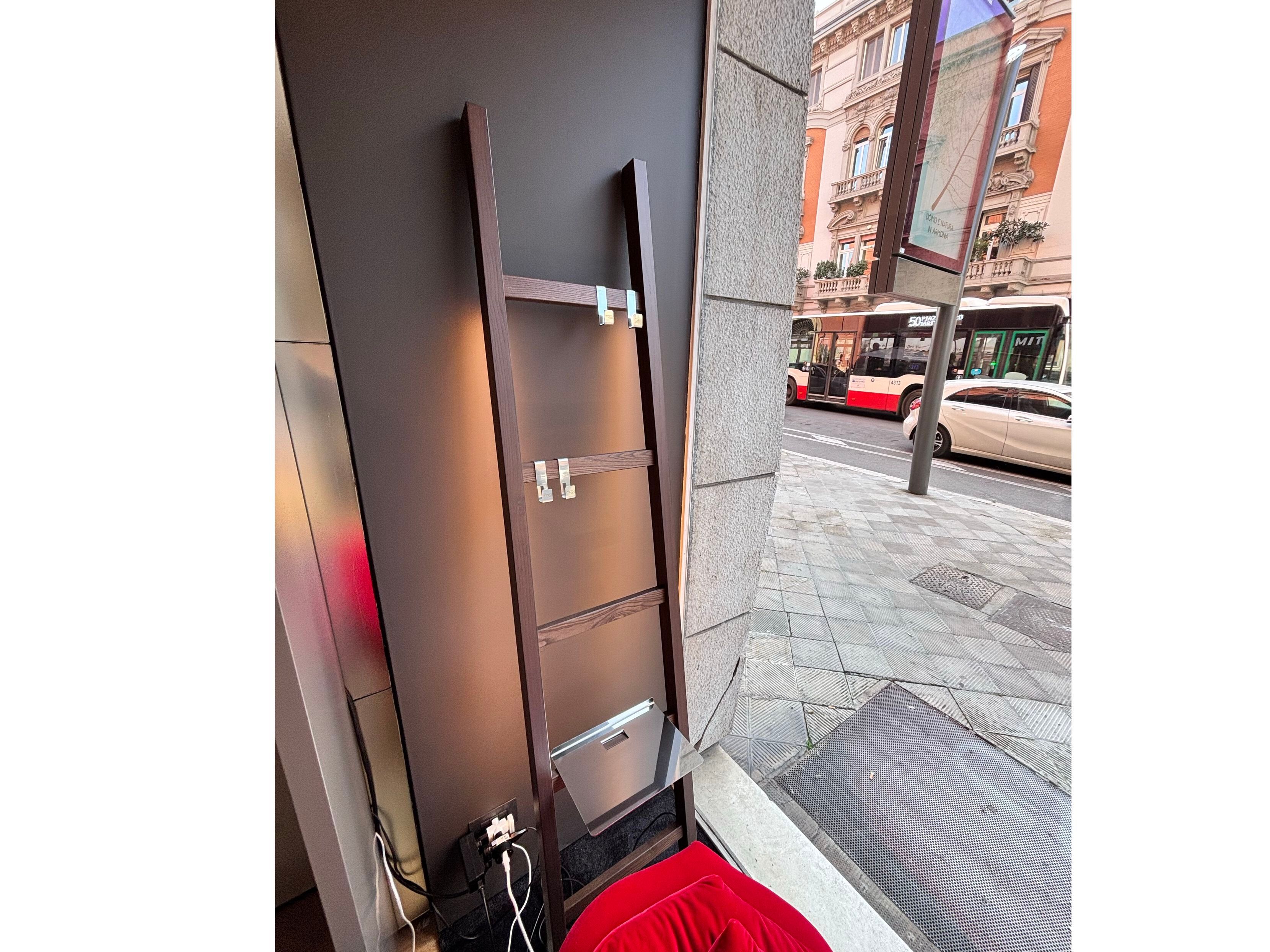 Вешалка для одежды / напольная лампа из массива дерева In Stock Mogg ARCH-00089413 - Вид №1