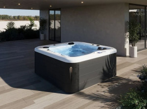 Открытый квадратный мини-бассейн с гидромассажем