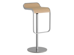 Высокий деревянный стул