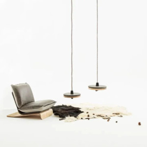 Подвесное сиденье из дерева и кожи яка