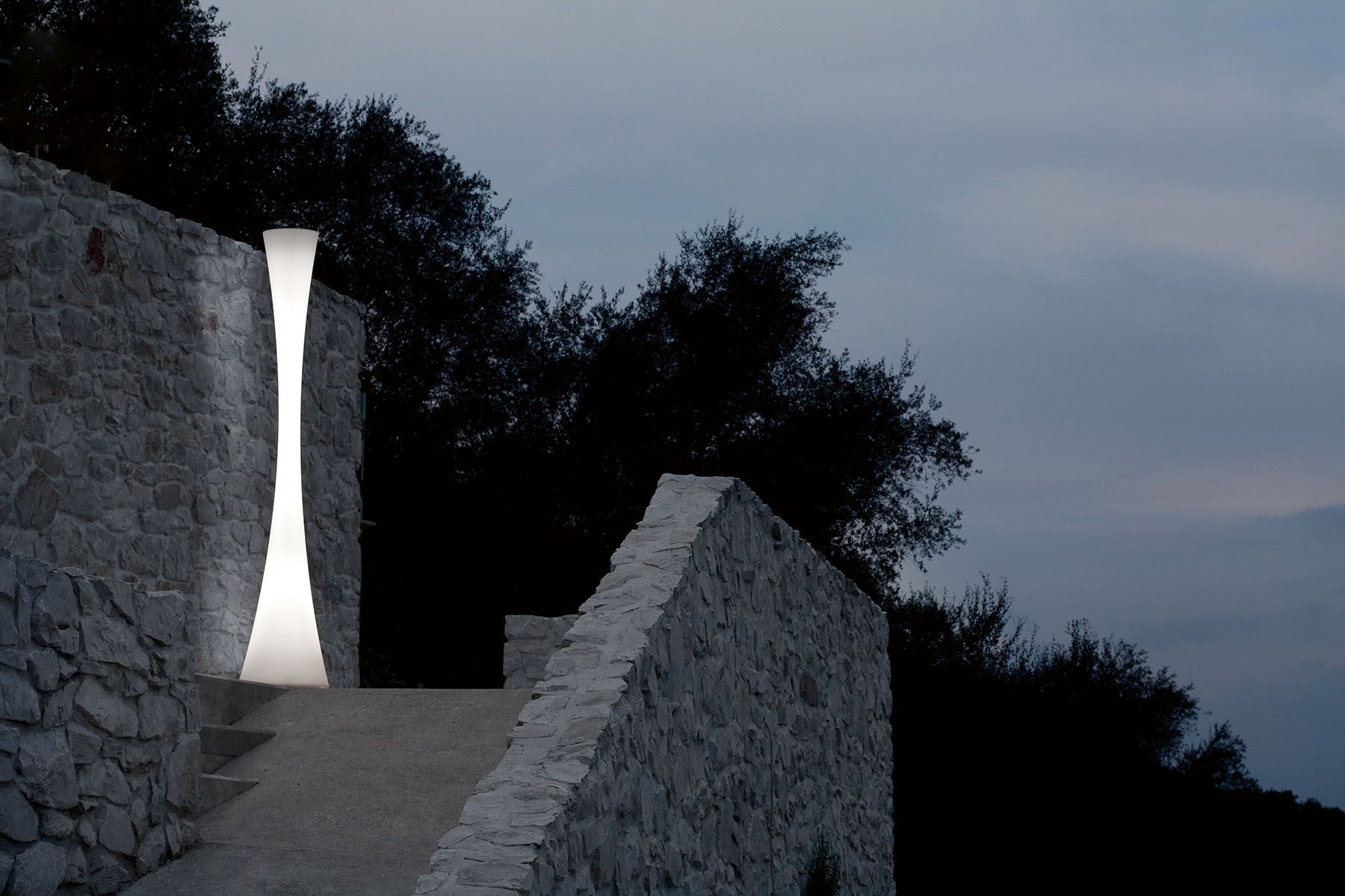 Напольная лампа из полиэтилена Martinelli Luce BICONICA POL ARCH-00047933 - Вид №5