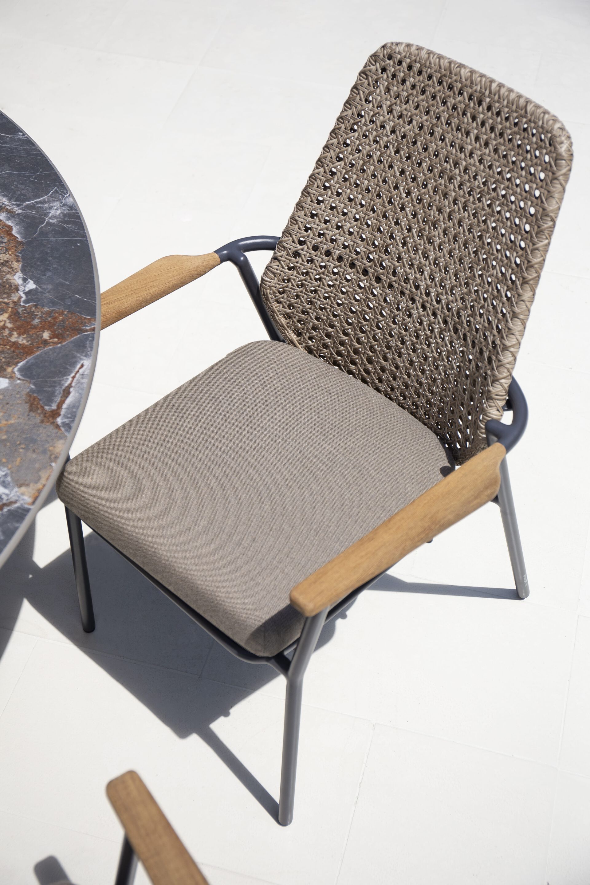 Тканевый штабелируемый садовый стул с подлокотниками MAMAGREEN Clara ARCH-00082803 - Вид №3