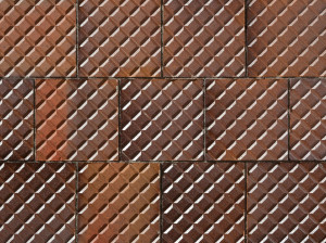 Открытый кирпичный пол