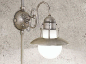 Металлическая наружная настенная лампа