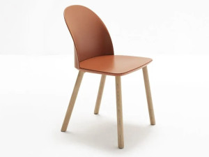 Пластиковый стул