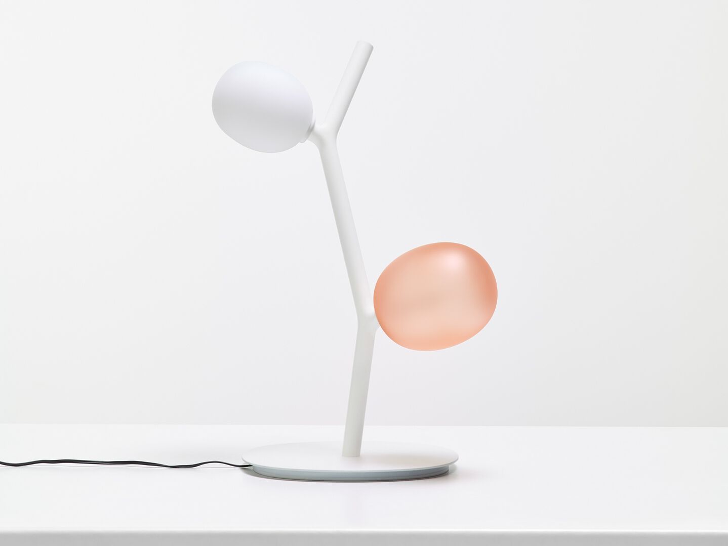 Настольная лампа из дутого стекла и металла BROKIS Ivy ARCH-00093093