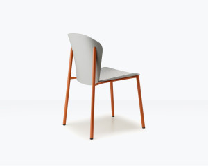 Стул из стали и дерева