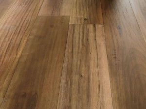 Ручной строганный паркет из грецкого ореха