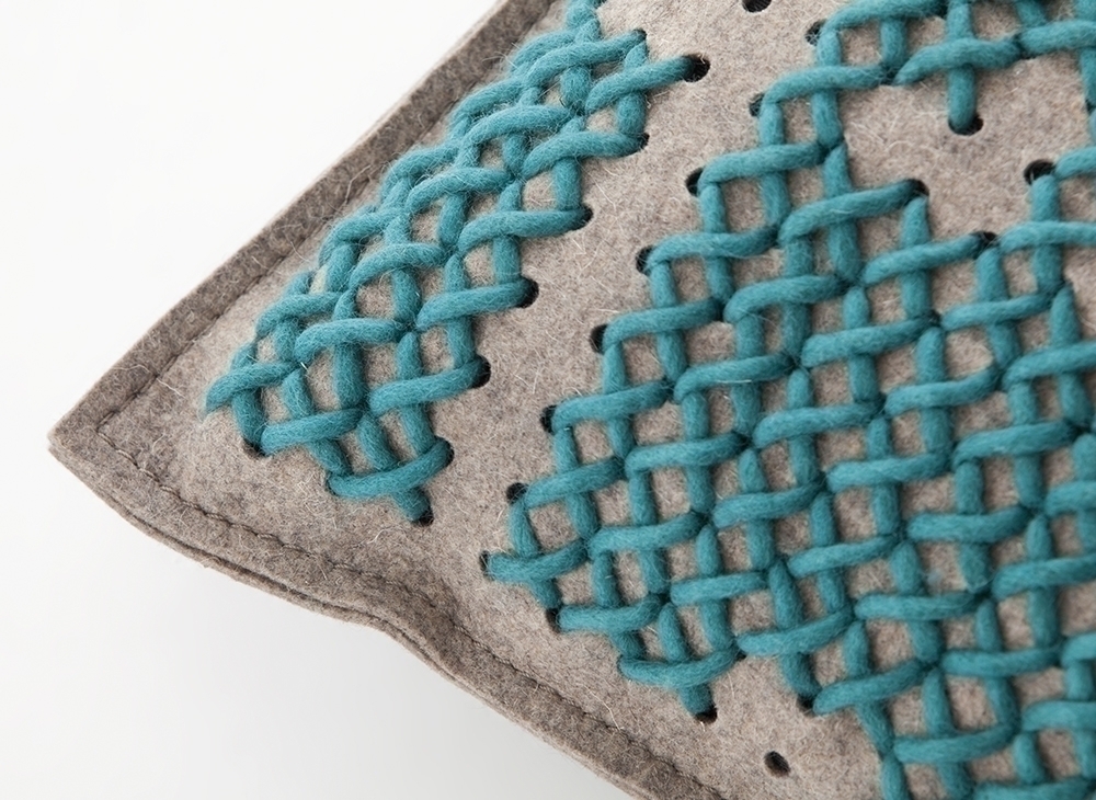 006063 Подушка Abstract зеленая 64x36 см GAN Canevas