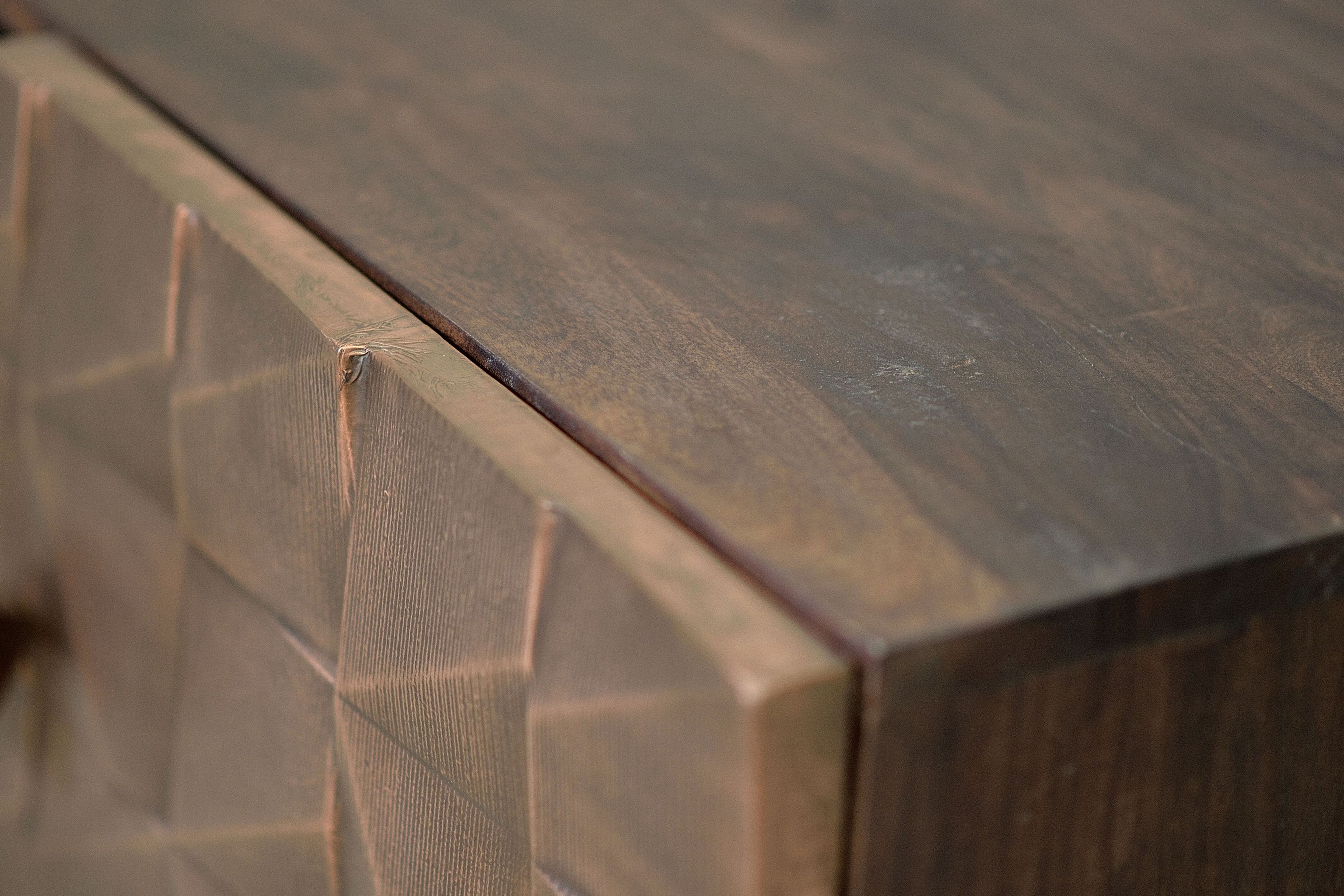 Бронзовый шкаф для телевизора с распашными дверцами Giner y Colomer Cobre ARCH-00105225 - Вид №2