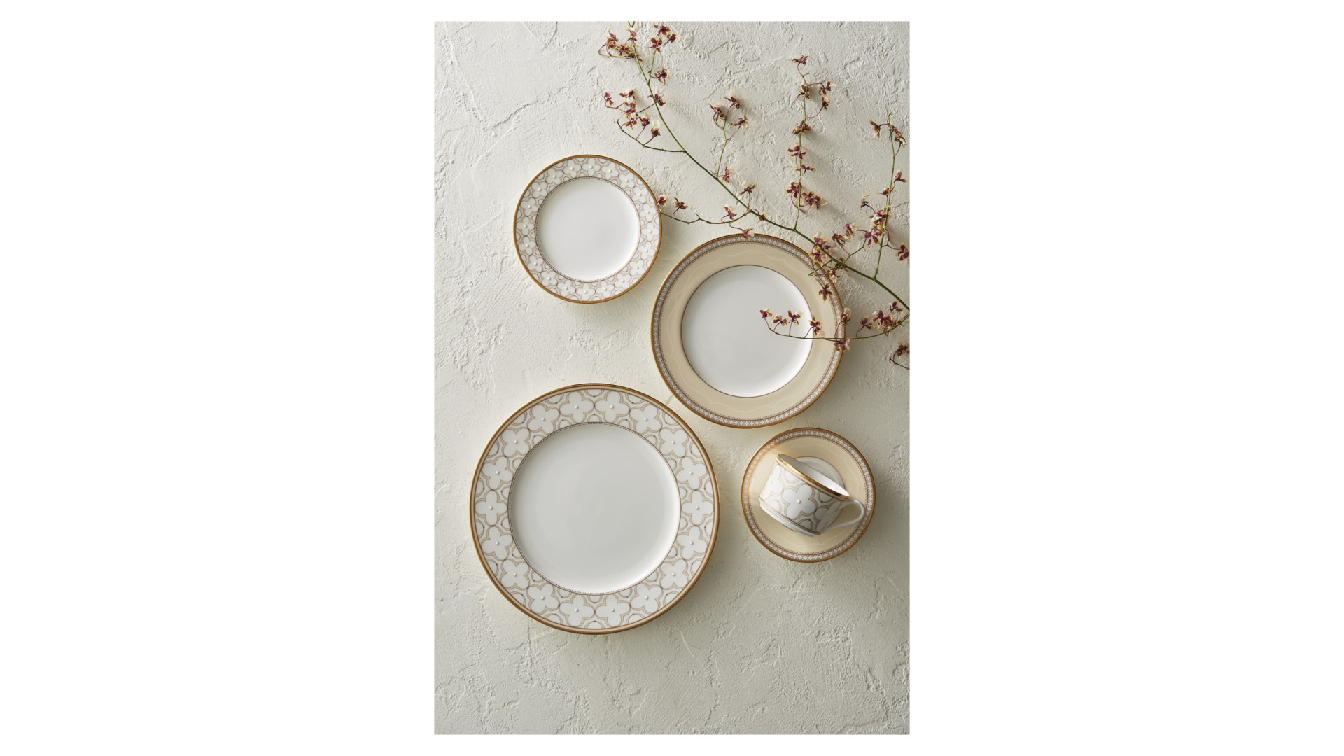 10665463 Noritake Набор из 6 тарелок закусочных Noritake "Трефолио,золотой кант" 22см Фарфор костяной  - Вид №3