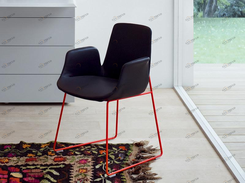 Poliform Кожаное кресло с салазками и подлокотниками Ventura sun-id-1374140