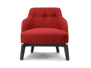 Деревянное кресло с подлокотниками