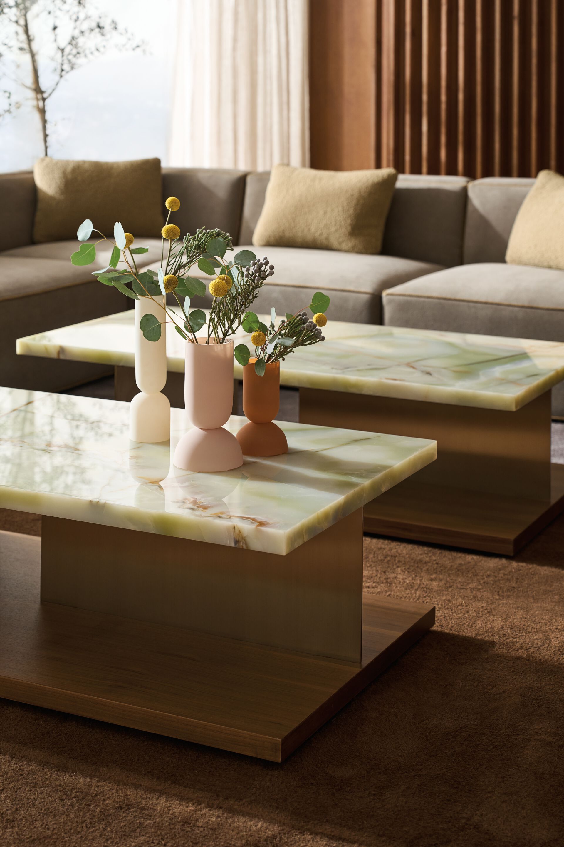 Низкий прямоугольный журнальный столик из оникса Caracole CAPE VERDE ARCH-00065784 - Вид №1