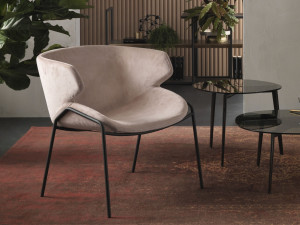 Кресло с подлокотниками