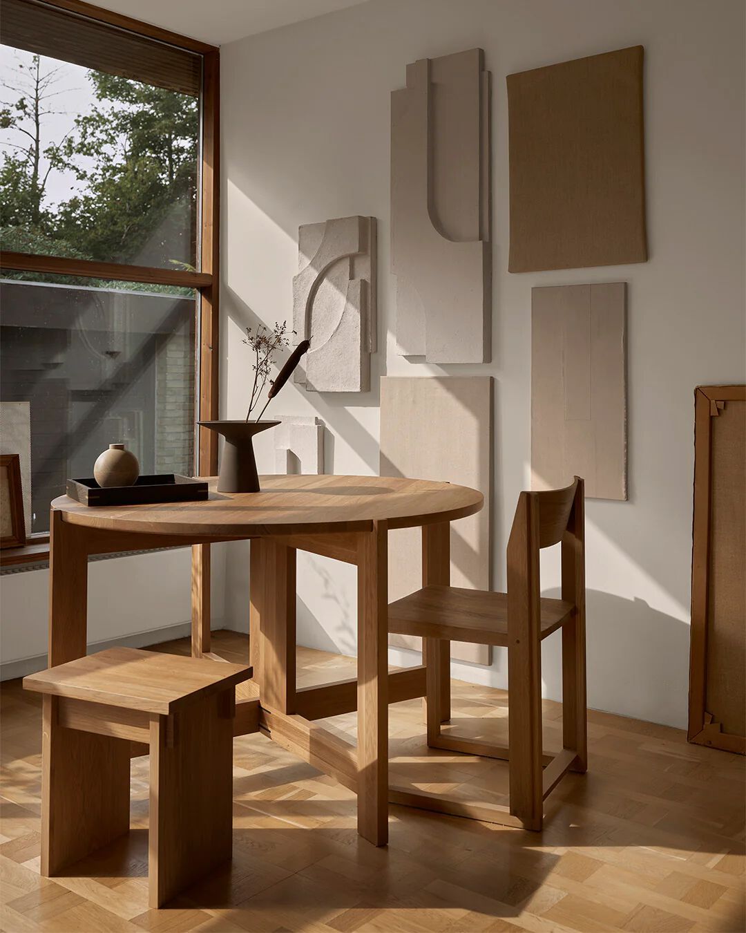 Низкий дубовый стул Kristina Dam Studio ARTISAN ARCH-00081872 - Вид №1