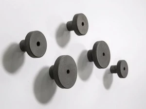 Bentu Design Настенная вешалка из бетона