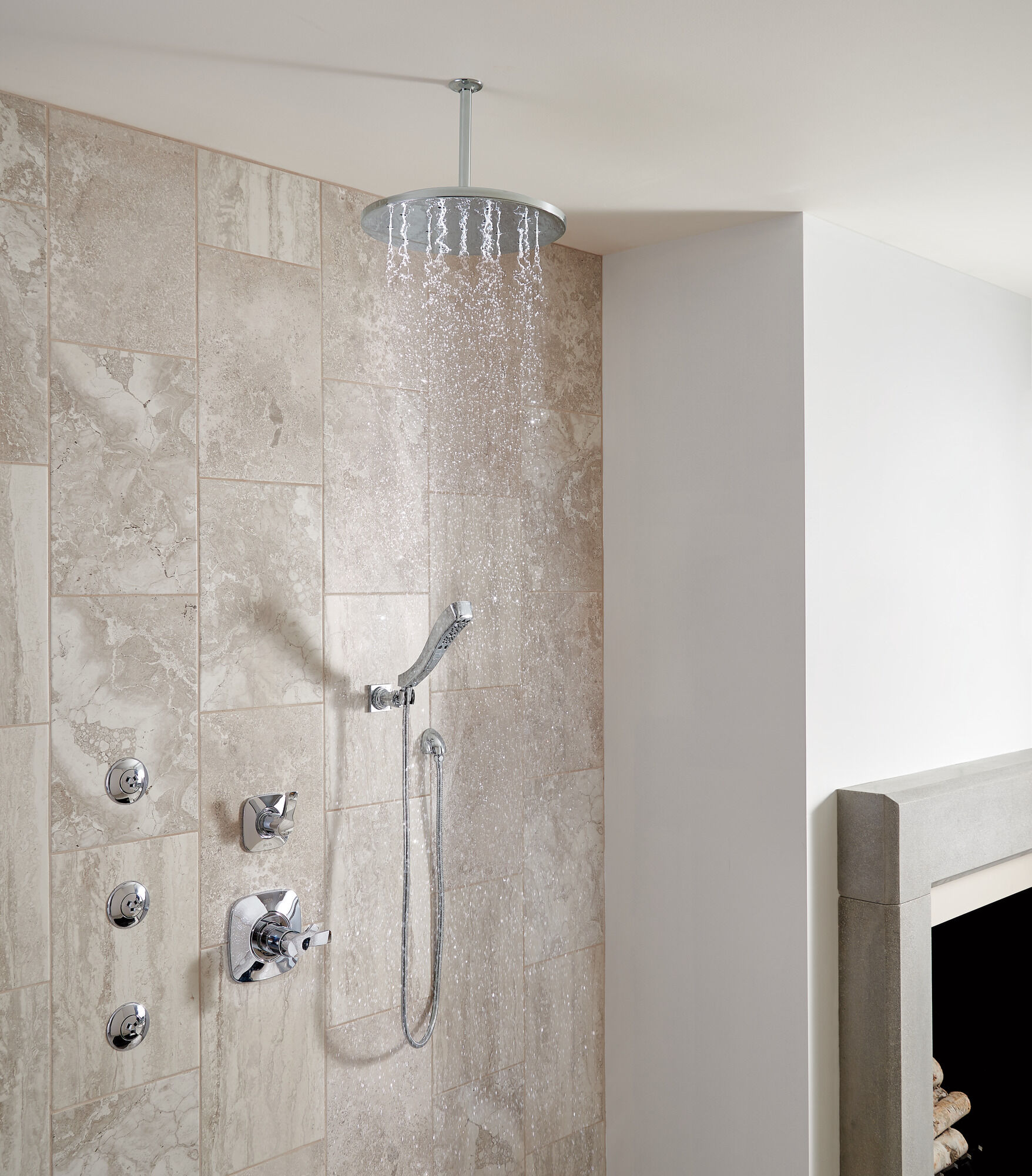 55552-PN H2Okinetic® Ручной душ с 4 настройками для настенного монтажа Delta Faucet Universal Showering Полированный никель  - Вид №2