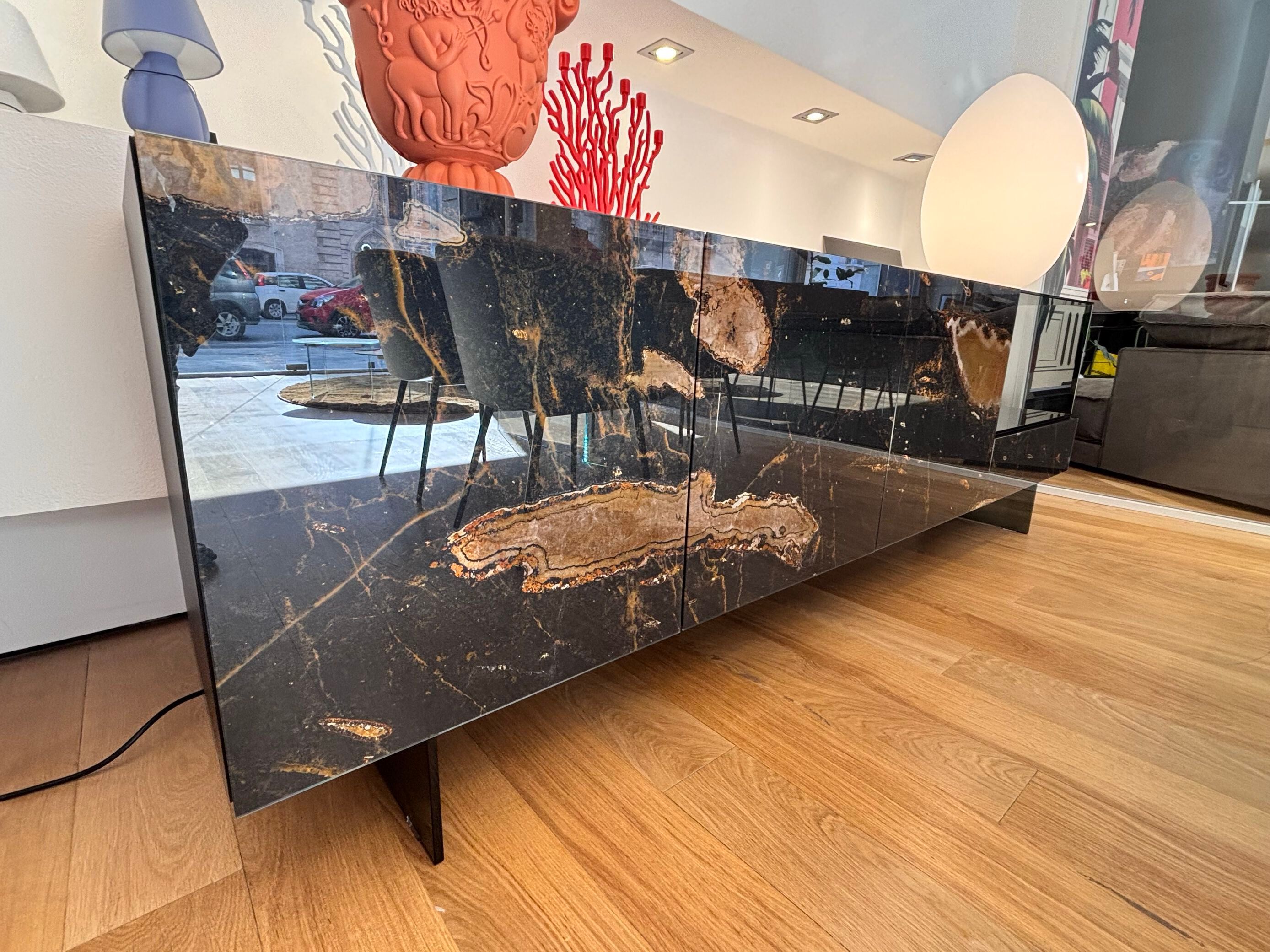 Стеклянный шкаф In Stock озеро ARCH-00105633