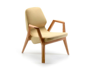 Кресло с подлокотниками