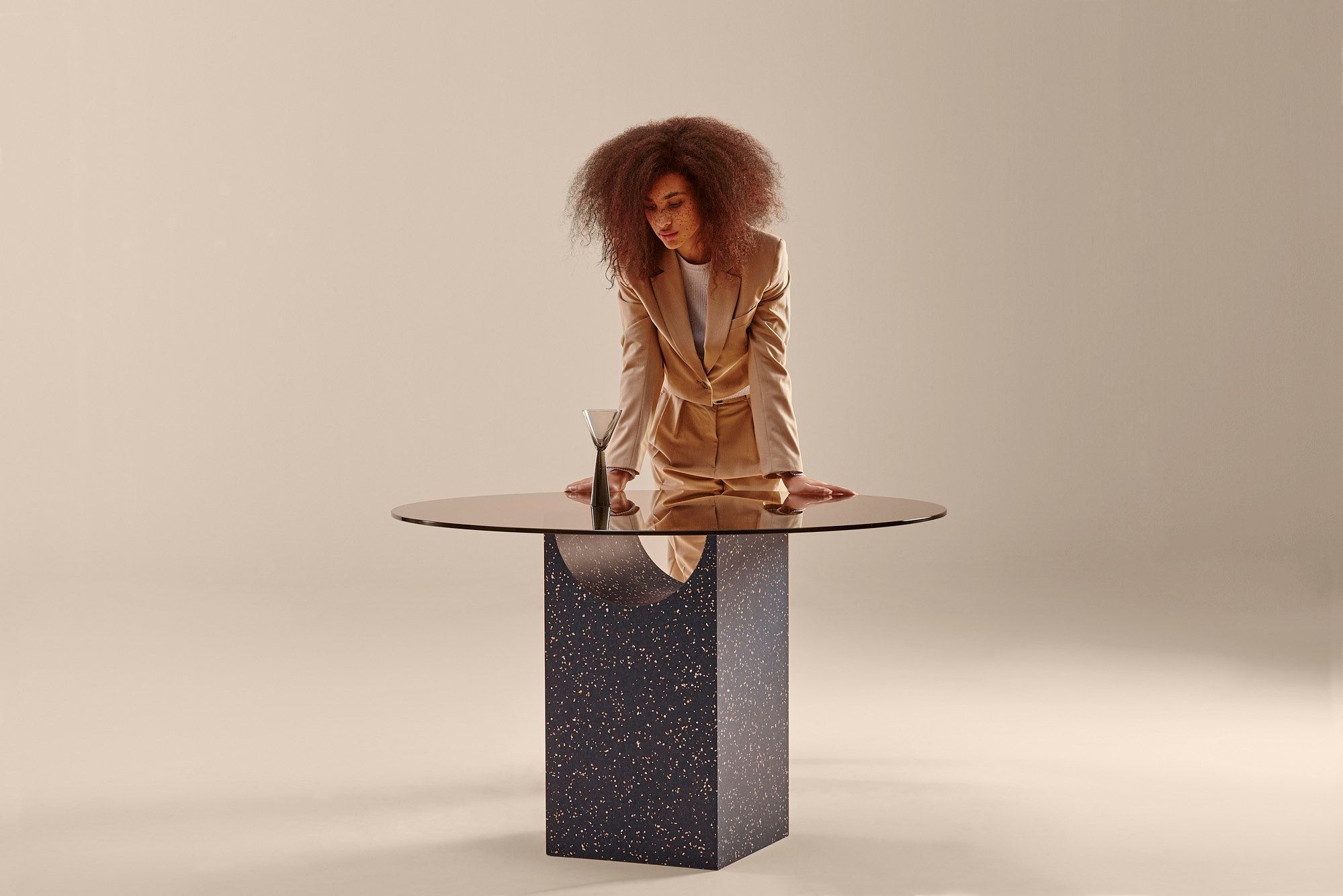 Круглый стол со стеклянной столешницей и основанием IQ Surface SANCAL Vestige ARCH-00076775 - Вид №2