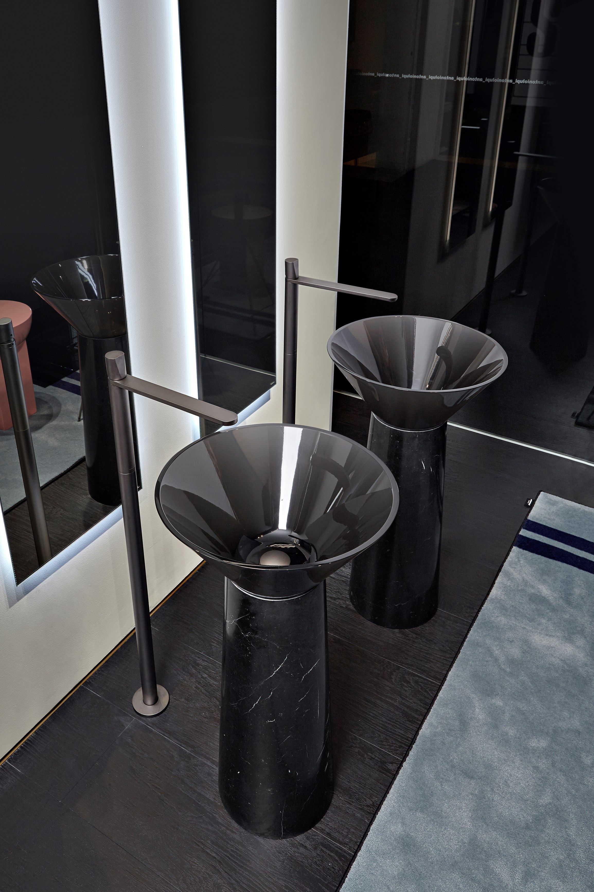 Круглый отдельно стоящий умывальник из черного мрамора Marquina Antoniolupi ALBUME11 + ALBUME21 ARCH-00148772 - Вид №12