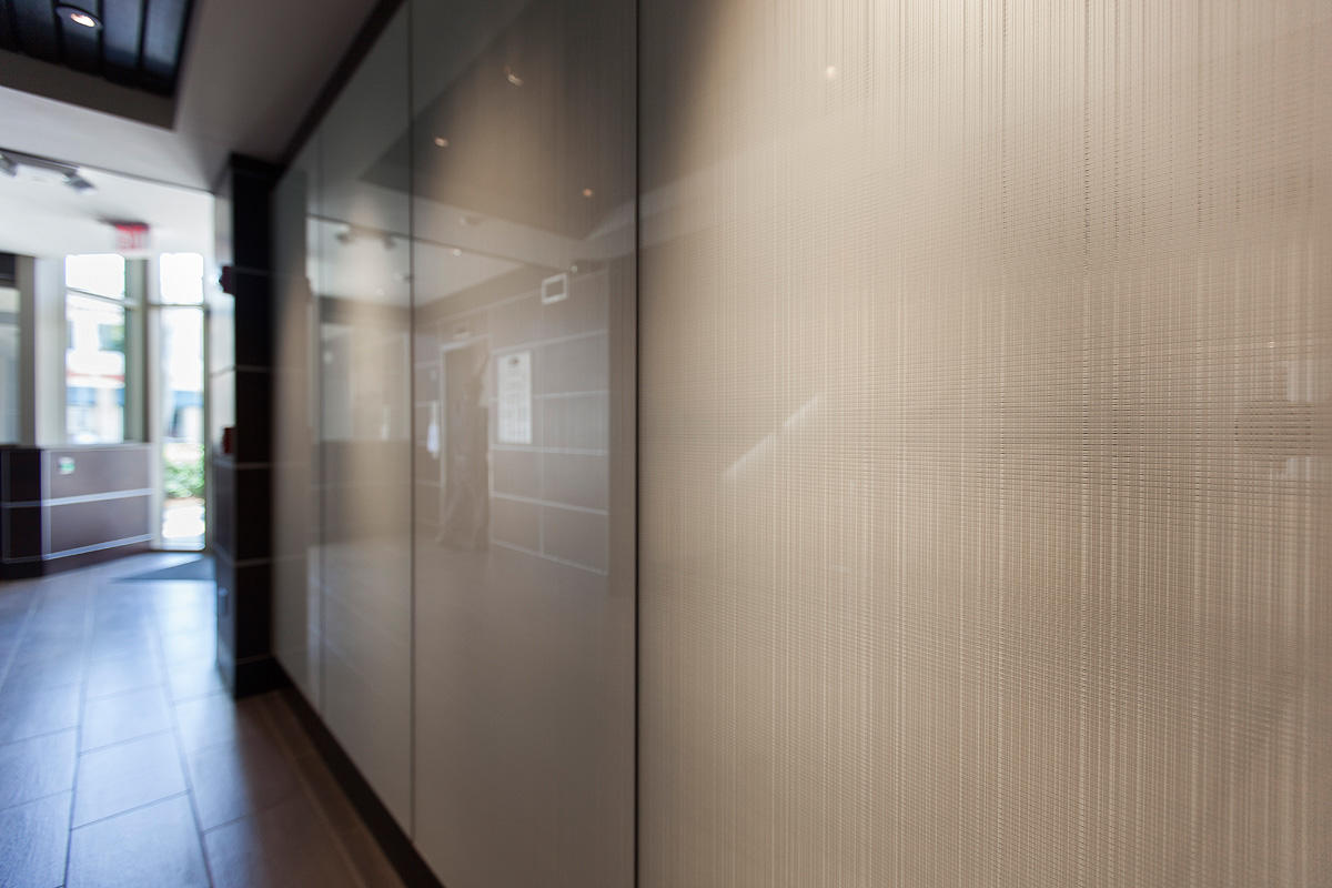 FSRT670 Система облицовки стен Levele глухими панелями; вставки в стекле vivispectra Spectra с индивидуальной прослойкой изображения и стандартной отделкой в ​​общенациональной детской больнице - исследовательский корпус iii, колумбус, штат Огайо Forms-su Forms-surfaces  - Вид №3