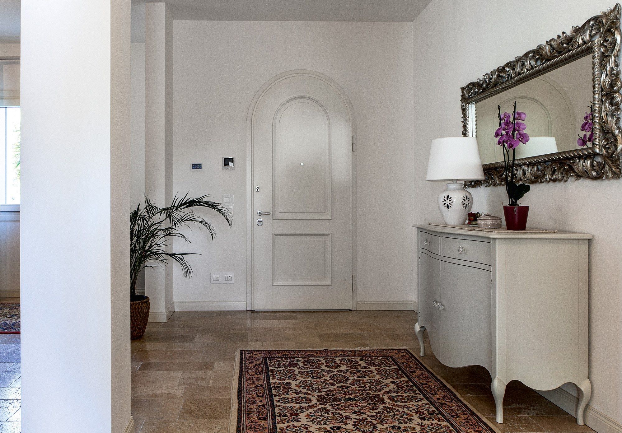 Арочная бронированная входная дверь Oikos Evolution ARCH-00151933 - Вид №2