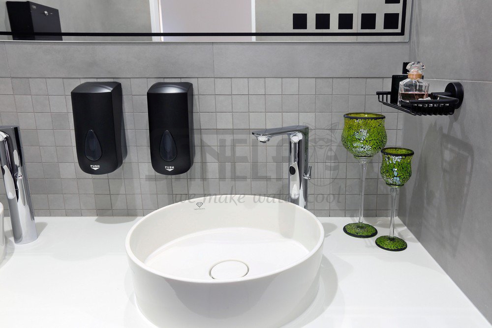 72071 Дoзатoр жидкoй дезинфекции - спрей, с специальным насoсoм, емкoсть 1 л, материал черный пластик ABS SANELA  - Вид №1