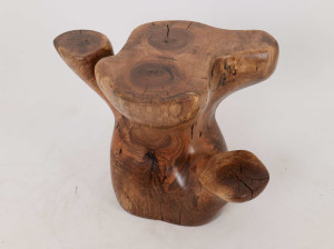 Журнальный столик из грецкого ореха