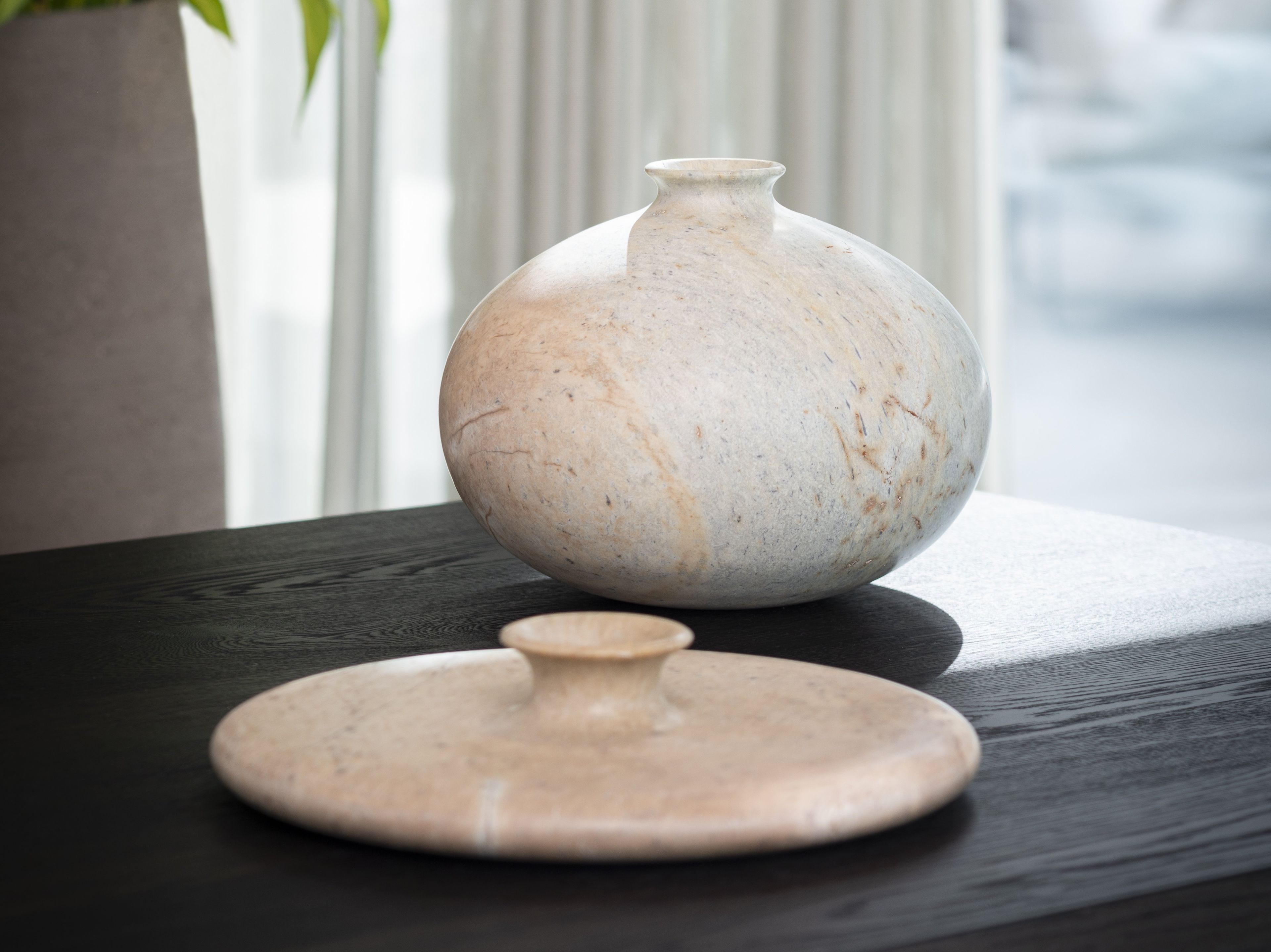 Ваза из мыльного камня Gardeco Objects AMORFA ARCH-00056814